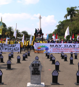 buruh-mobilisasi-massa-di-kantor-kemnaker-tuntut-pemerintah-mengikuti-putusan-mk