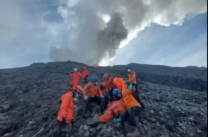 Warga Brazil Terjebak di Kawah Gunung Berapi Aktif Selama Tiga Hari